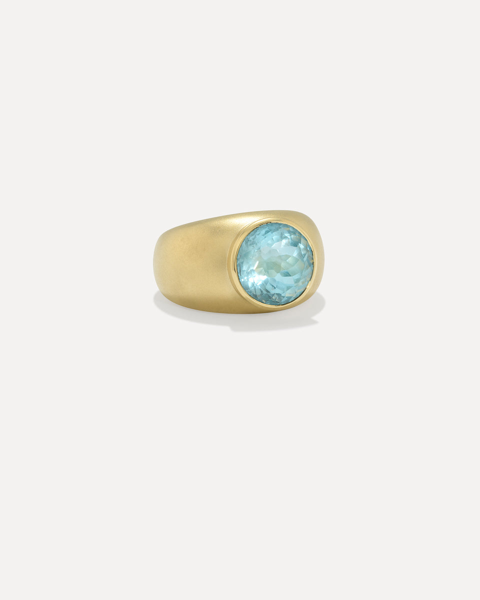 One of a Kind Round Stone Gemmy Puffed Gold Ring